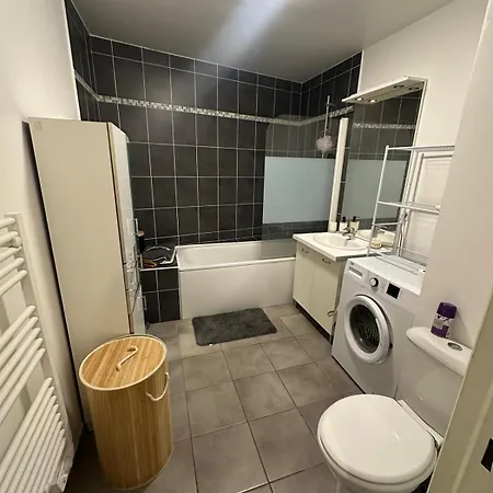 Appartement Grand 2 Pieces Au Coeur De